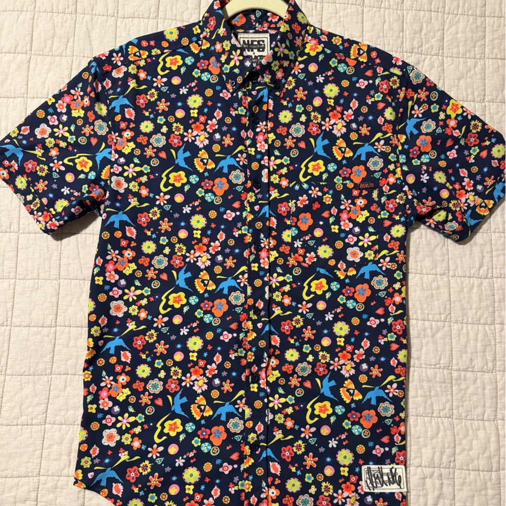 RSVLTS Navy Short-Sleeve Button-Down with Multicolor Floral & Bird Print - Picture 2 of 7